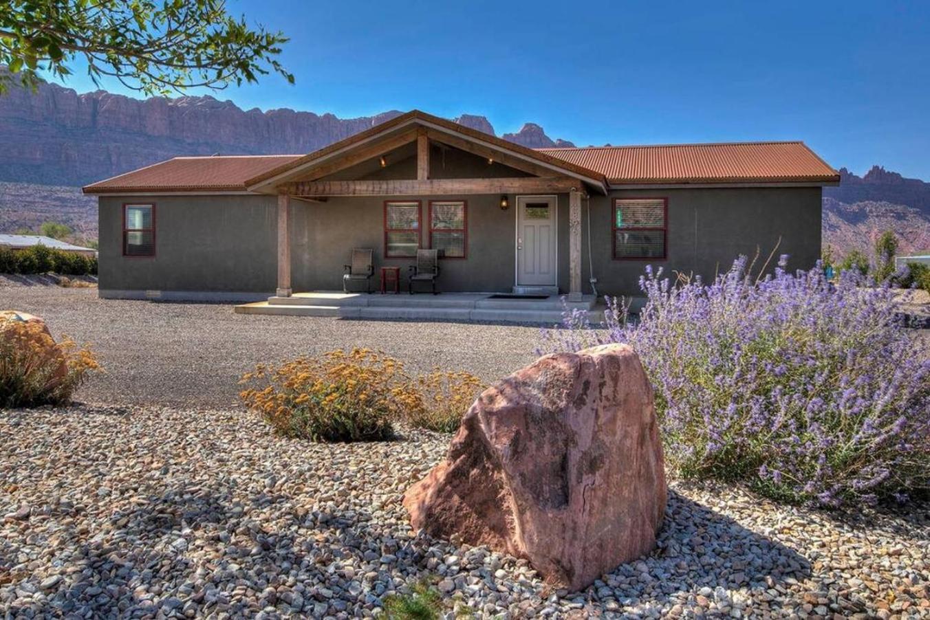 The Shack Private Home & Hot Tub Moab Bagian luar foto